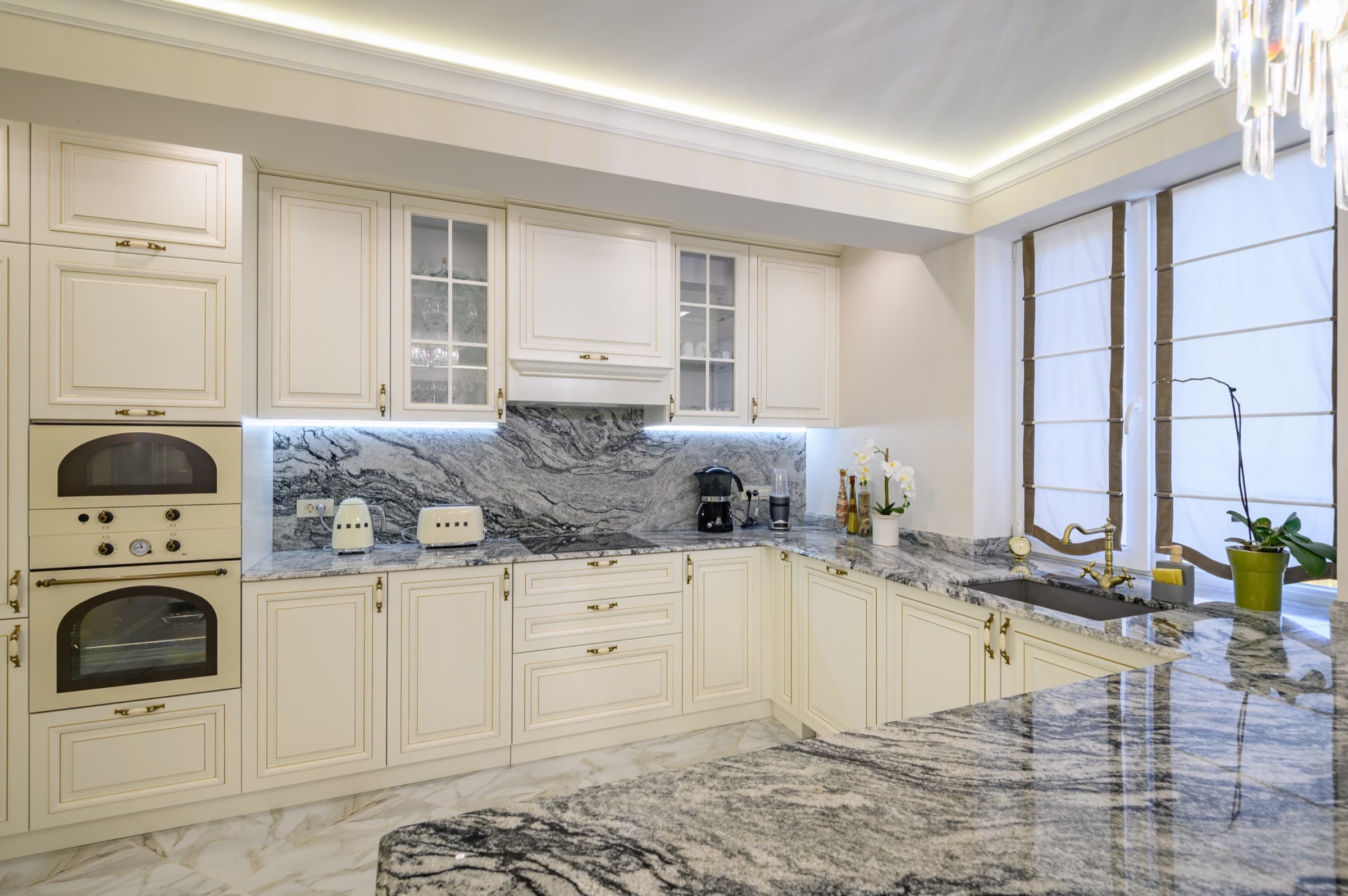Cream-toned classic kitchen